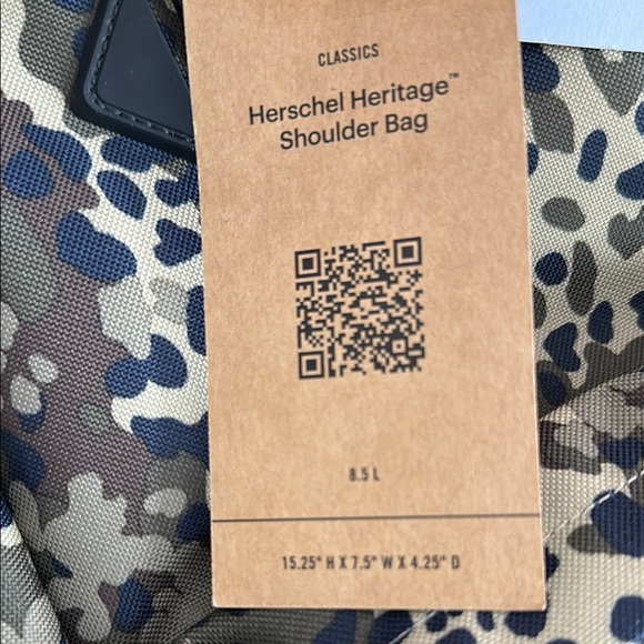 Herschel Supply Company Terrain Camo Shoulder Heritage - Picture 2 of 3